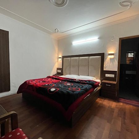 Hotel Premier Mall Road Manali Kültér fotó