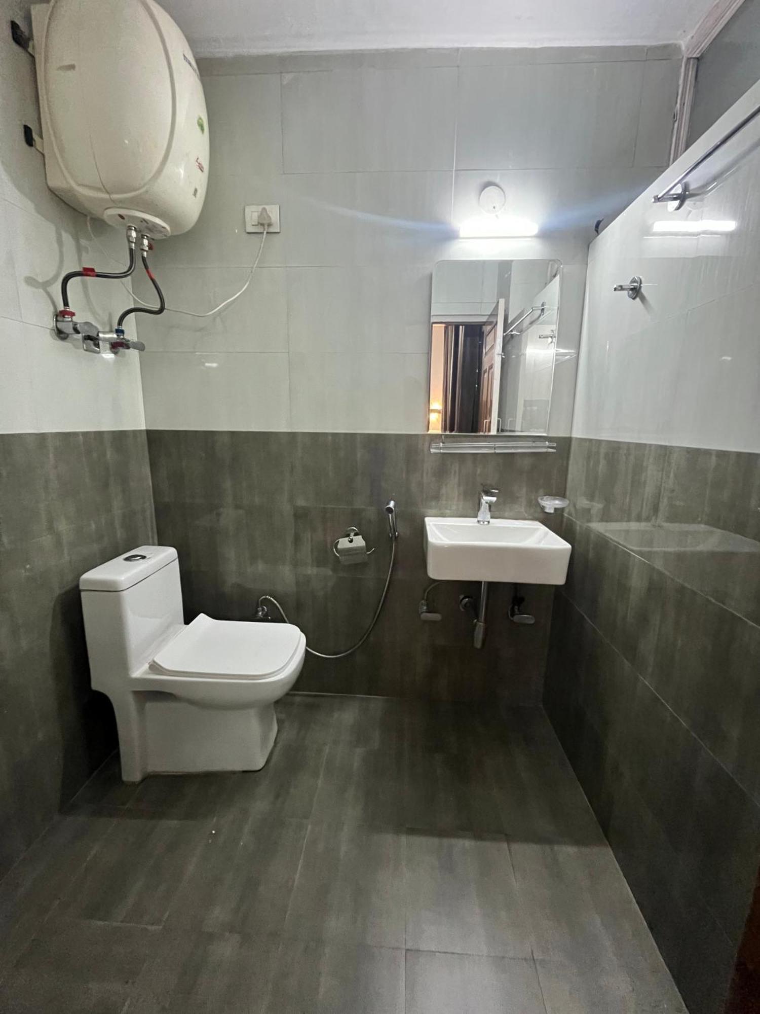 Hotel Premier Mall Road Manali Kültér fotó