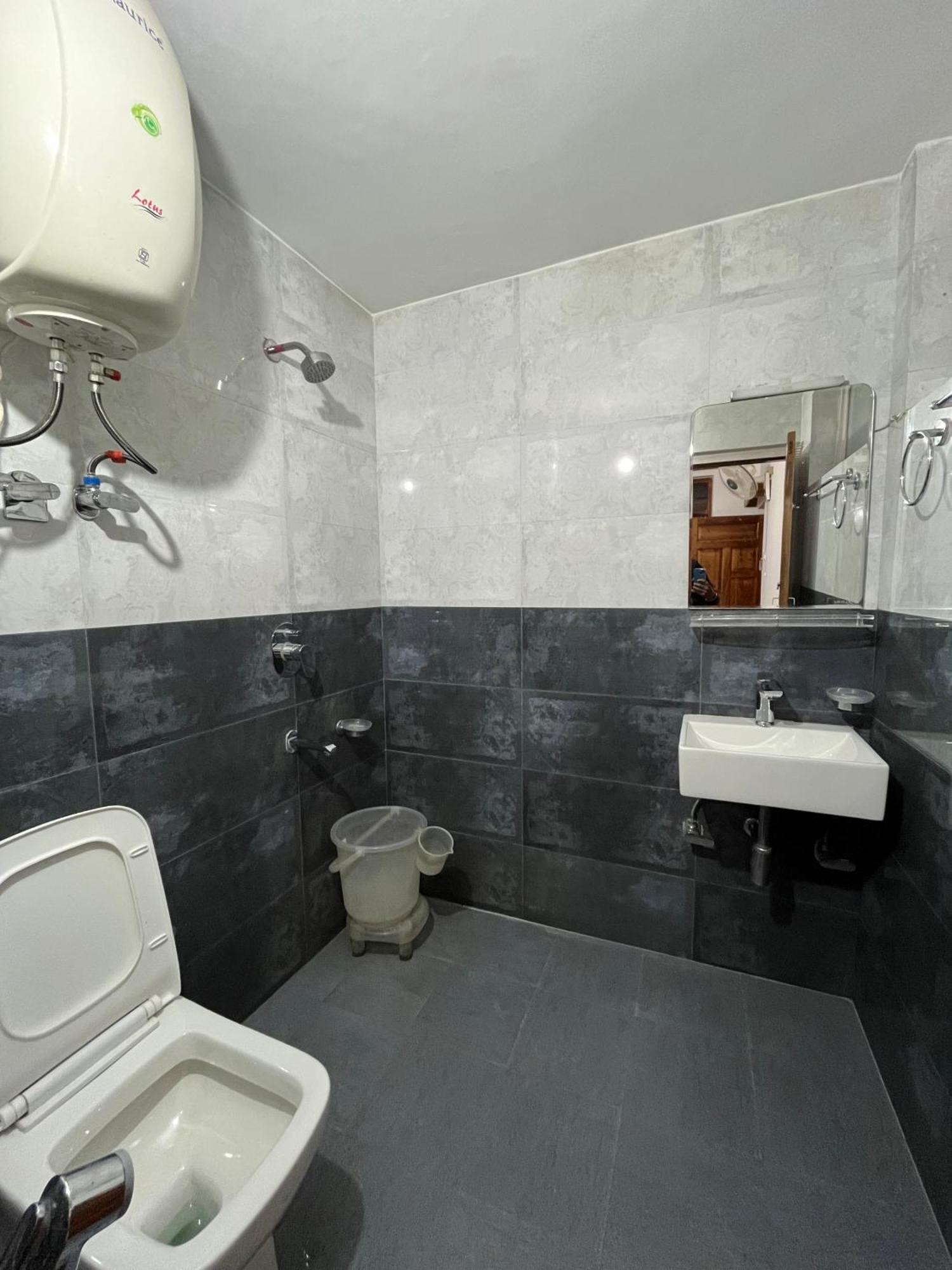 Hotel Premier Mall Road Manali Kültér fotó