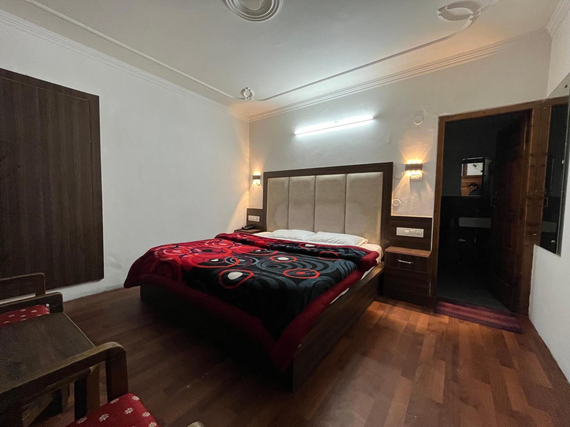 Hotel Premier Mall Road Manali Kültér fotó