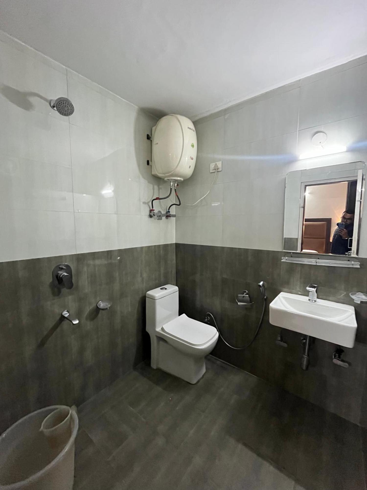 Hotel Premier Mall Road Manali Kültér fotó